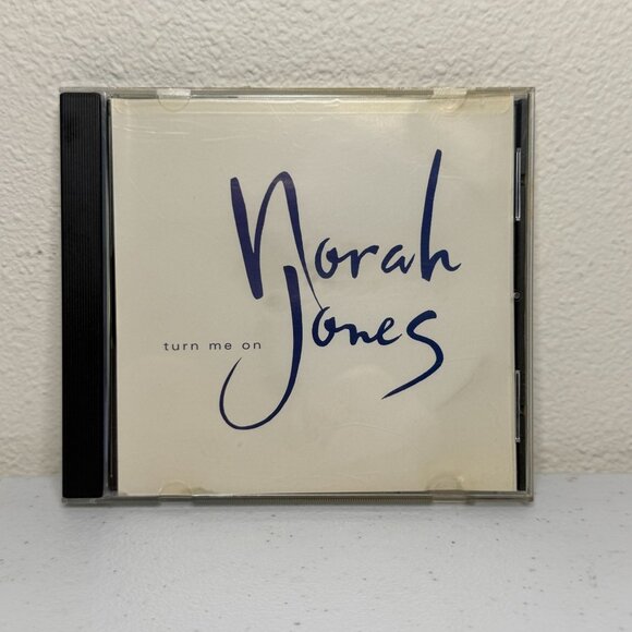 Norah Jones Turn Me On (CD Single, 2003) - w/Crazy (LIVE) - Picture 1 of 4